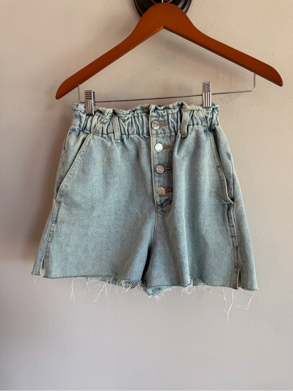 Zara Light Wash Denim Paperbag Waist Shorts High Rise Button Fly Raw Hem Size‎ 2